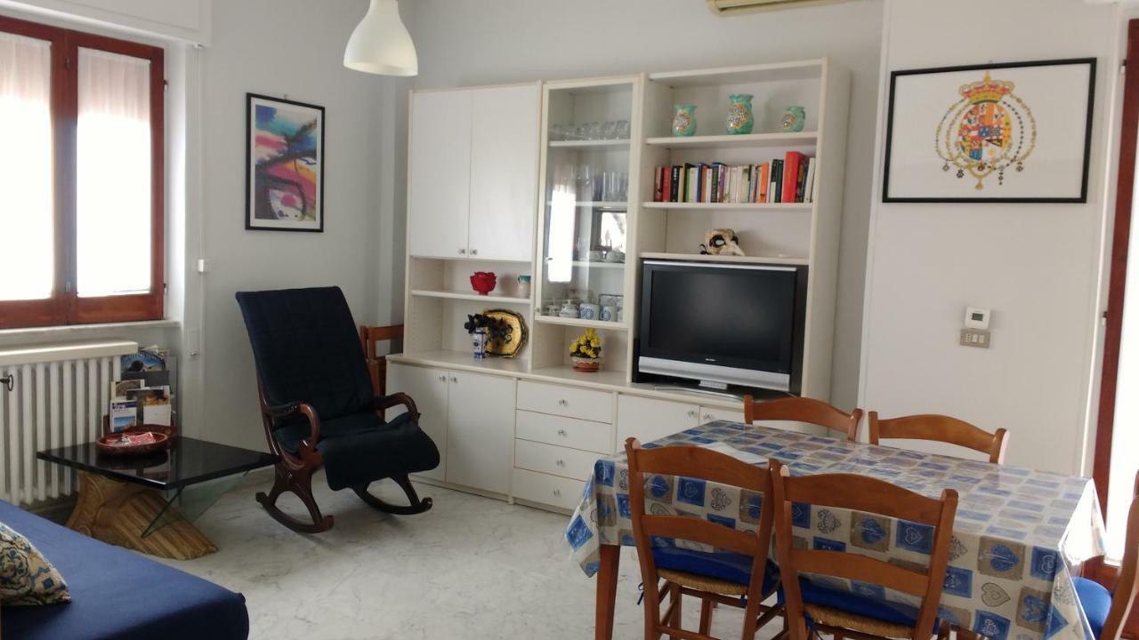 Apartamento Residenza Carlo Di Borbone Caserta Exterior foto
